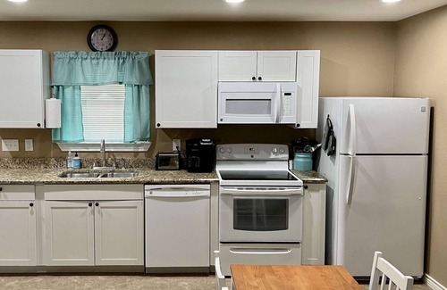 Concan Cabin | Hunter's Ridge Cabins - 1