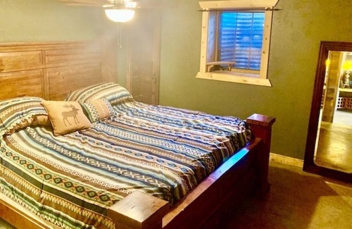 Dorchester Cabin | Hunters Hollow 5bed w/ HotTub