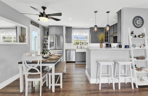 Huntington Beach House | Huntington Beach 2 bedroom house close to the beaches with a pool and spa.