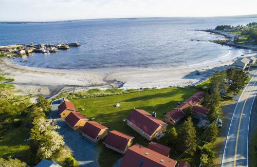 Hunts Point House | Hunts Point 2-BR Oceanview Rustic Coastal Retreat