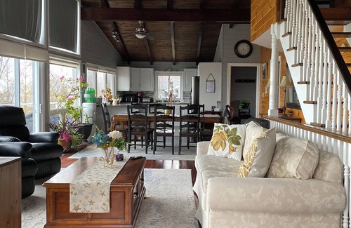 Ashfield-Colborne-Wawanosh Cottage | Huron waterfront cottage 8bed/4bath 20+guests/Hotub/2pets/outshower/Pool/beach.