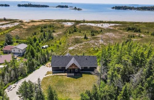 South Bruce Peninsula House | Huronia Luxury Lakefront Views & Game Room!
