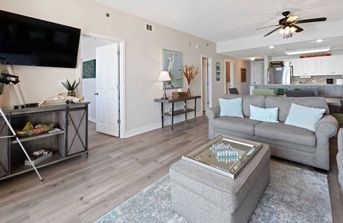 Fort Walton Beach - Destin Condo | Hurry Wont Last, Leeward Key 605, Beach service, 2 King Beds, Florida Living at its finest
