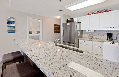 Fort Walton Beach - Destin Condo | Hurry Wont Last, Leeward Key 605, Beach service, 2 King Beds, Florida Living at its finest