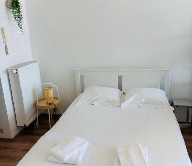 Lissewege House | Huswell - Beach Studio with Balcony & Sea View