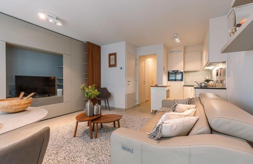 Duinbergen Apartment | Huswell - Comfortable 2 bedroom apartment with sea-view