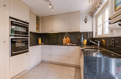 Witte Burg House | Huswell - Enjoyable holiday home at Koksijde