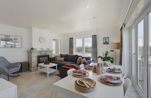Lissewege Apartment | Huswell - Sea Bridge; Charming apartment near the beach