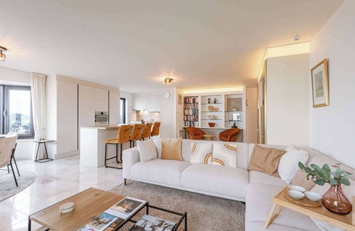 Mariakerke Apartment | Huswell - Stylish Apartment with Sea View