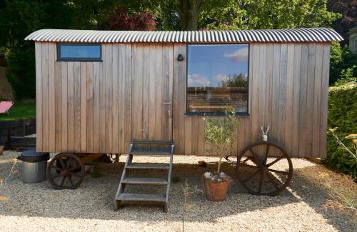 Salisbury House | Hut64