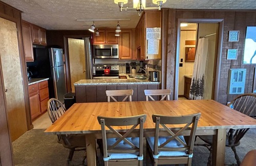 Snowshoe Ski Chalet | Hutch 1- 2 Min Walk to Slopes, Great Mountain View