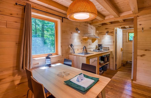 Conway Ski Chalet | Huttopia Chalets - Wooden family-sized Chalet nestled in the White Mountains