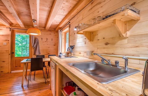 Sutton Ski Chalet | Huttopia Sutton