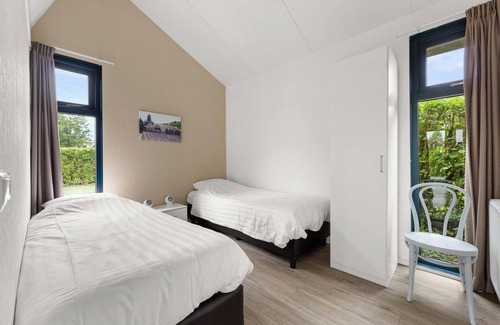 Heinkenszand Resort | HVZ Crocus 4p - Two Bedroom Resort, Sleeps 4