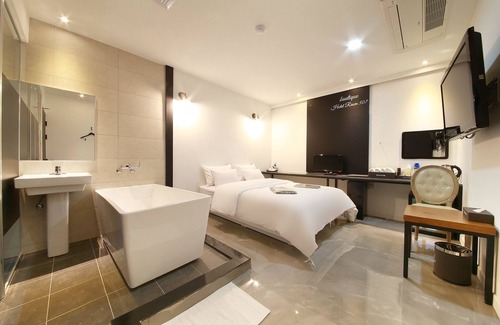 Suwon Hotel | Hwaseong Raum