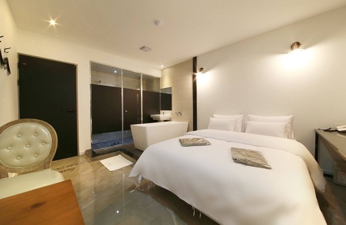 Suwon Hotel | Hwaseong Raum