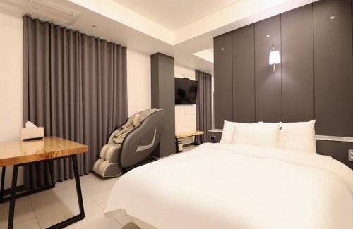 Hwaseong Hotel | Hwaseong Wall Hotel