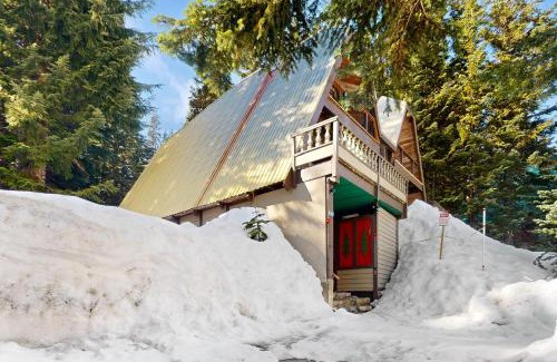 Hyak House | Hyak Duplex Cabin