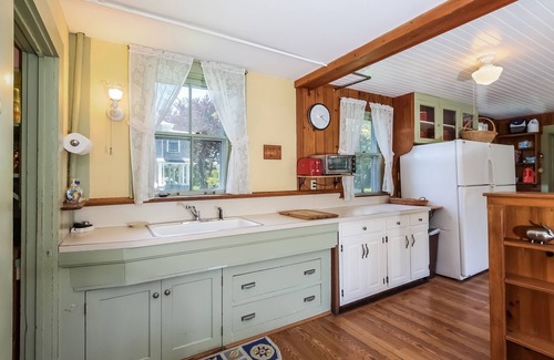 Hyannis Port House | Hyannis Port village - walk to West Beach, classic home sleeps 16