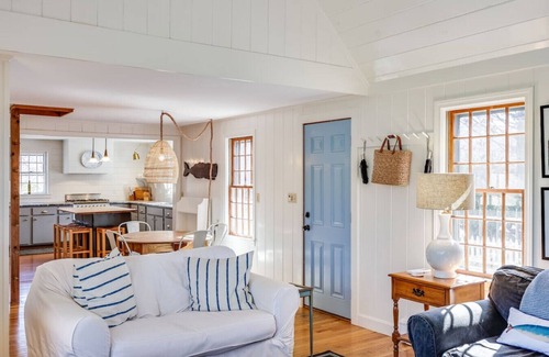 Hyannis Port House | Hyannisport with Huge Lot