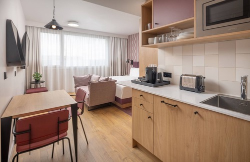 Roissy-en-France Hotel | Hyatt House Paris Charles de Gaulle Airport