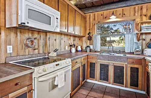 Ashland Cabin | Hyatt Lake Mountain Retreat