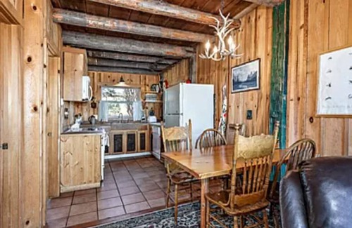 Ashland Cabin | Hyatt Lake Mountain Retreat
