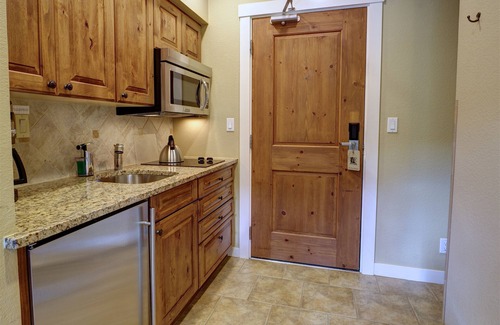 Beaver Creek Condo | HYATT MOUNTAIN LODGE - STUDIO - HOTEL AMENITIES, CONDO COMFORTS