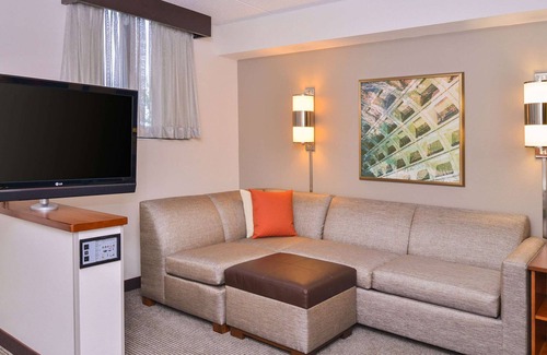 Herndon Hotel | Hyatt Place Herndon Dulles Airport East