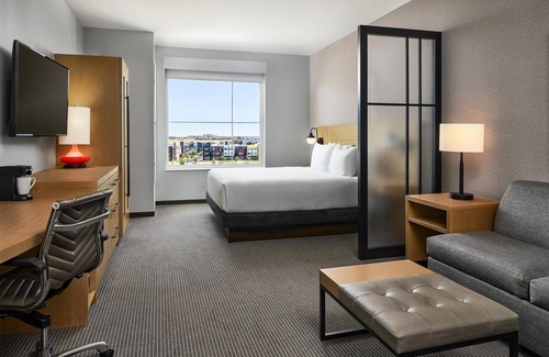 Dupont Hotel | Hyatt Place Peña Station/Denver Airport