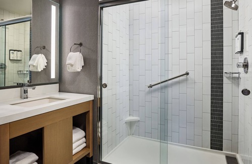 Dupont Hotel | Hyatt Place Peña Station/Denver Airport
