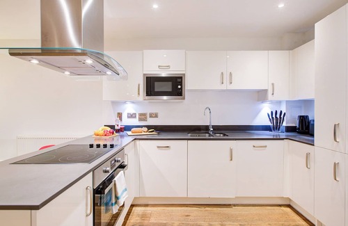 Peninsula Apartment | Hybrid Resi - Greenwich | 2 Bed Apartment