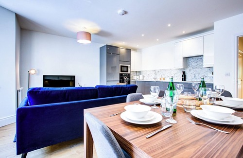 Beverley Apartment | Hybrid Resi - New Malden | 3 Bed Apartment