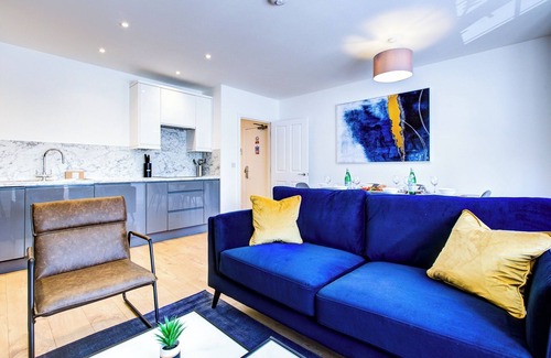 Coombe Vale Apartment | Hybrid Resi - New Malden |3 Bed Apartment