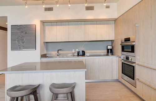Hollywood South Central Beach Apartment | HYDE BEACH HOUSE DELUXE SUITES - B
