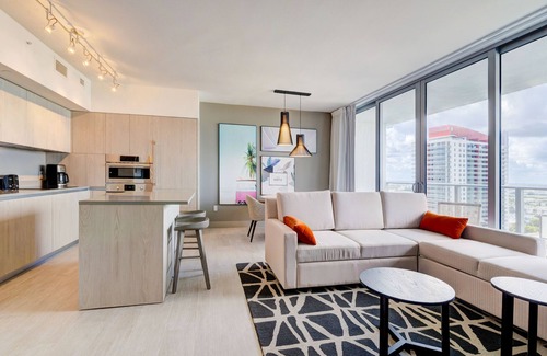 Hollywood South Central Beach Apartment | HYDE BEACH HOUSE DELUXE SUITES - B