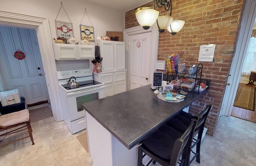 Nelsonville Bed & Breakfast | Hyde House Rose Garden Bed & Breakfast Hocking Hills Ohio between Logan & Athens