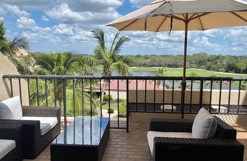 Pelican Bay Condo | Hyde Park 406A in Pelican Bay Naples Fl Spacious 3 bedroom condo fully equipped