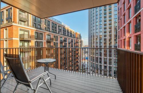 Paddington Apartment | Hyde Park Beauty 2BR 2BA Balcony