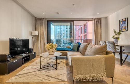 Paddington Apartment | Hyde Park Beauty 2BR 2BA Balcony