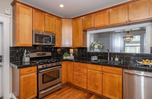 Hyde Park House | Hyde Park Hideaway! 4BED + Walkabout to HP Square!