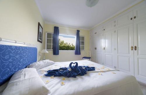 Los Pocillos Villa | Hyde Park Lane Villas