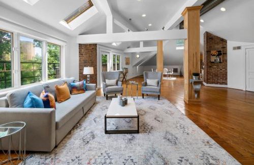 Hyde Park Apartment | Hyde Park Penthouse with Private Patio