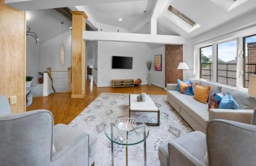 Hyde Park Apartment | Hyde Park Penthouse with Private Patio