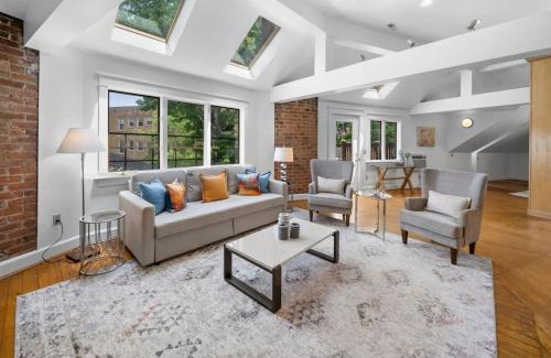 Hyde Park Apartment | Hyde Park Penthouse with Private Patio