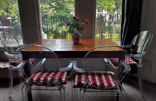 Lancaster Gate Apartment | Hyde Park Studio Has Private Balcony With Tranquil Garden View