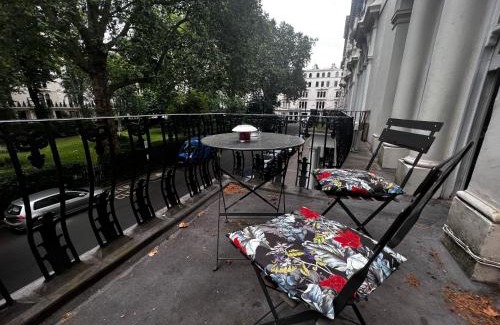 Lancaster Gate Apartment | Hyde Park Studio Has Private Balcony With Tranquil Garden View