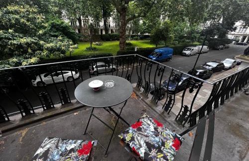 Lancaster Gate Apartment | Hyde Park Studio Has Private Balcony With Tranquil Garden View