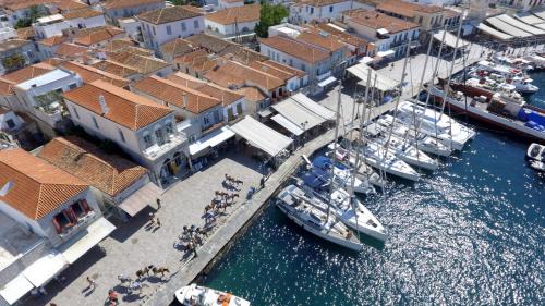 Hydra Apartment | Hydra Port Apartments-Serenity