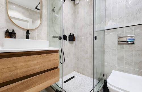 Constantia House | Hydrangea - Pinoak Self-catering Cottages